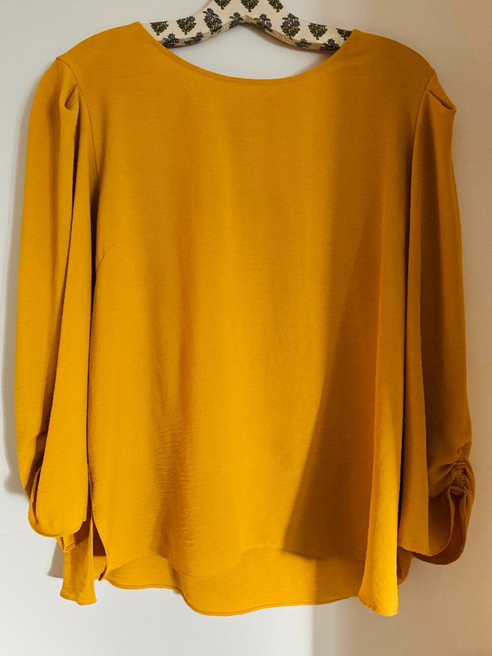 DKNY Yellow/Gold Blouse XL Puff Sleeve Long Sleeve Keyhole Back Top